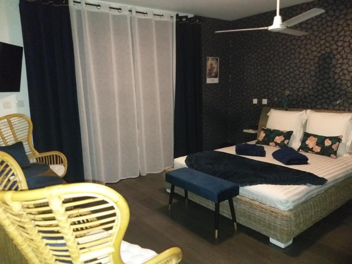 Suite Indigo Jacuzzi Prive Piscine Vue Mer Acces Cuisine Laverie Saint Pierre Exterior foto